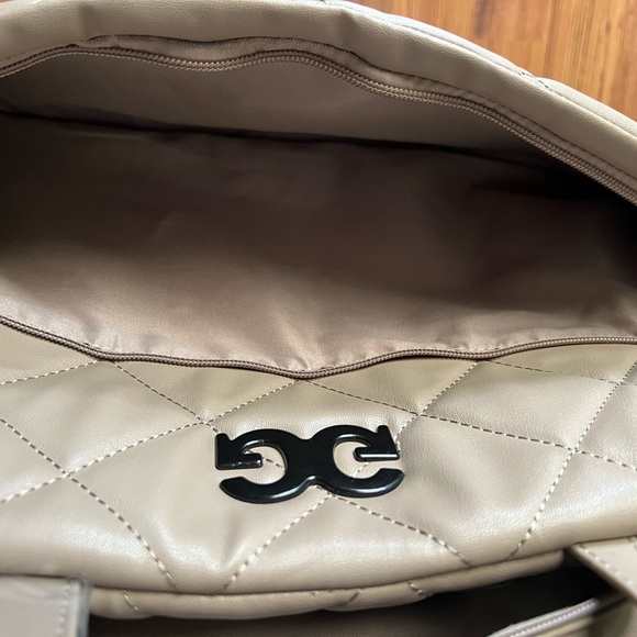 Gilda Paris Quilted Weekender Bag - Picture 5 of 7